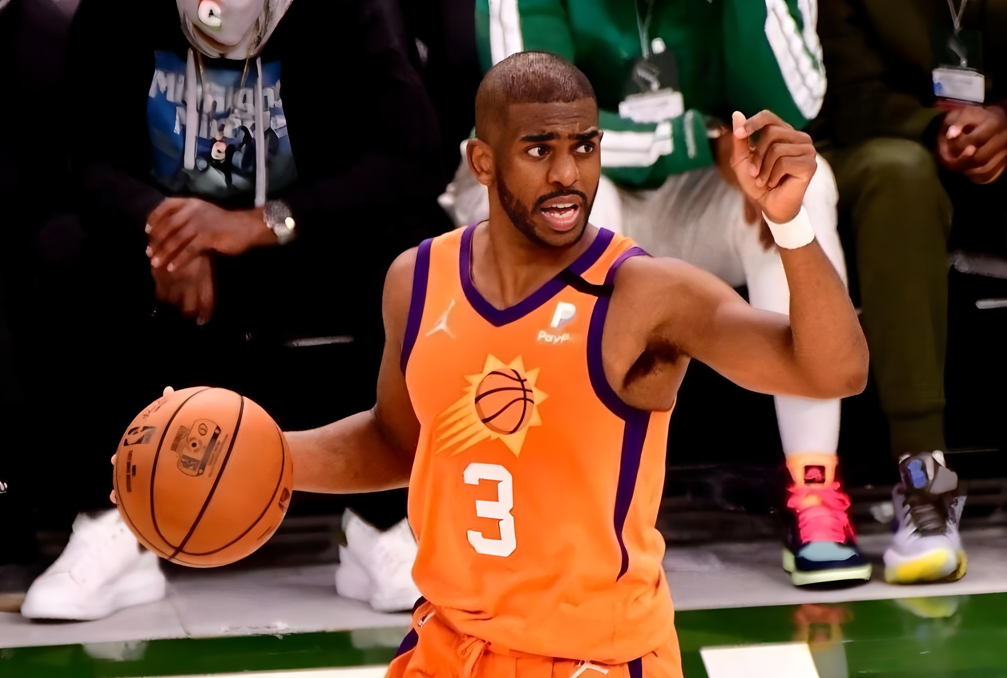 jiuyou官网入口-马赛球迷砸电视